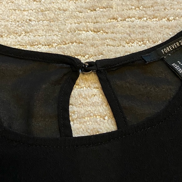 🍒3 for $12 - Forever21 Black Shirt - Picture 3 of 4
